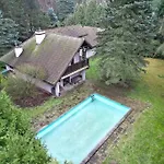 Hébergement de vacances Lesny Dom Z Basenem W Okolicy Zegrza Gasiorowo (Legionowo)