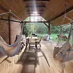 Hébergement de vacances Lesny Dom Z Basenem W Okolicy Zegrza