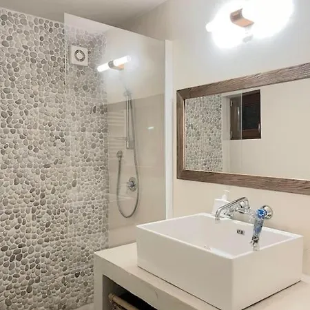 Дом отдыха Lesny Dom Z Basenem W Okolicy Zegrza