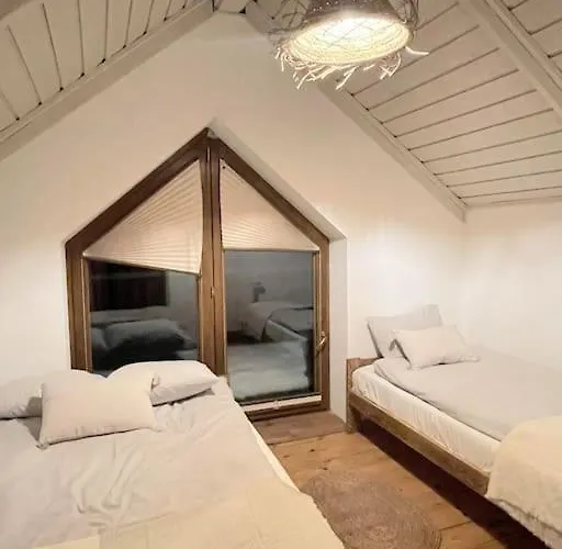 Holiday home Lesny Dom Z Basenem W Okolicy Zegrza *