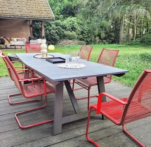 Holiday home Lesny Dom Z Basenem W Okolicy Zegrza Gasiorowo (Legionowo)