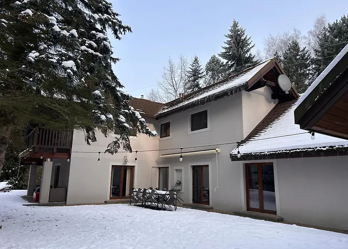 Dom wakacyjny Leśny Dom Z Basenem W Okolicy Zegrza Gasiorowo (Legionowo)